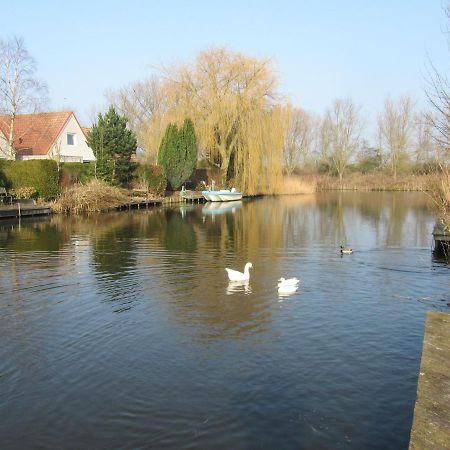 Detached Bungalow With Dishwasher At The Water Medemblik Exterior foto