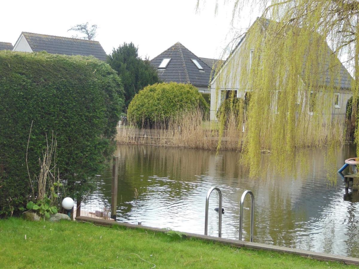 Detached Bungalow With Dishwasher At The Water Medemblik Exterior foto