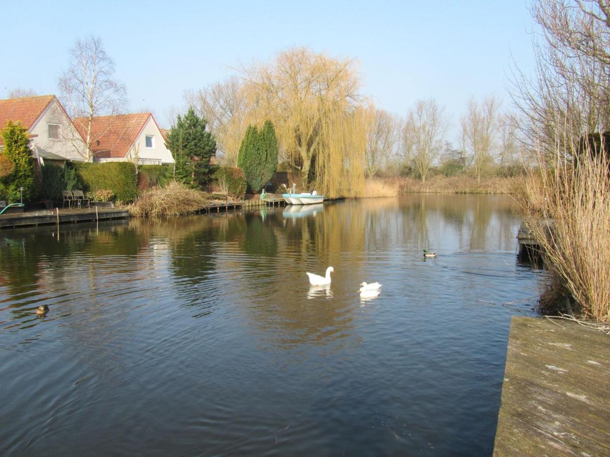 Detached Bungalow With Dishwasher At The Water Medemblik Exterior foto